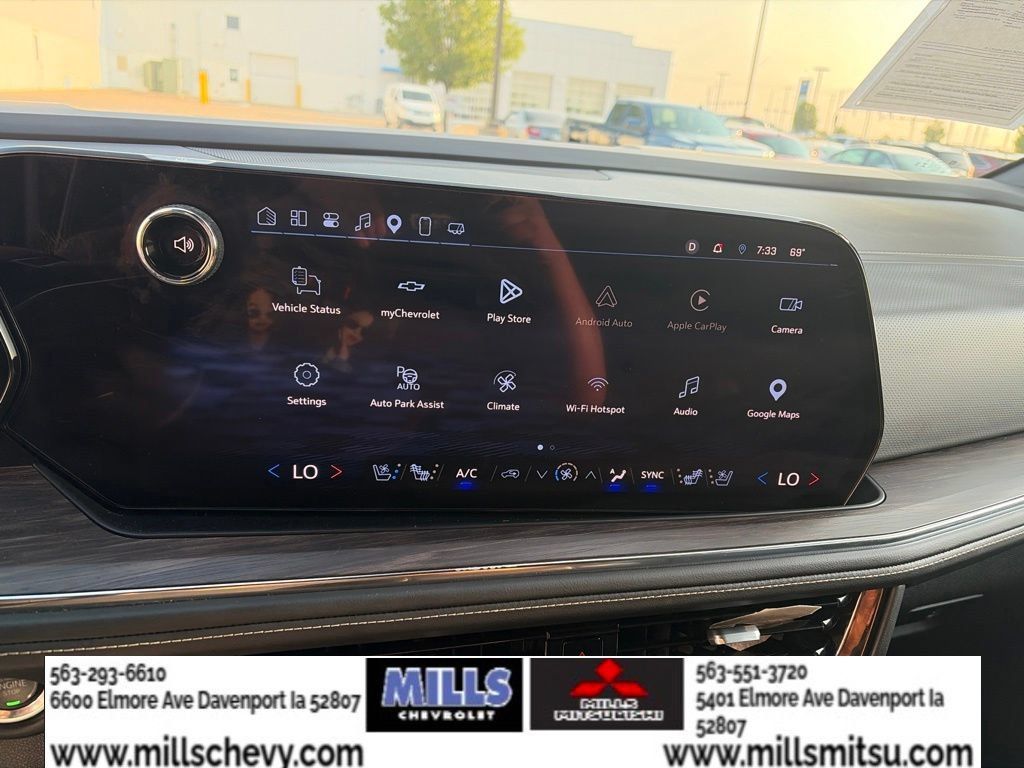 Used 2025 Chevrolet Suburban Premier AWD/4WD image 14