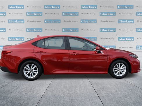 Used 2025 Toyota Camry LE image 4