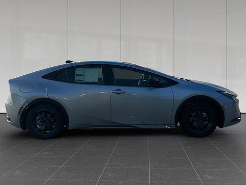 New 2026 Toyota Prius Plug-In Hybrid FWD image 6