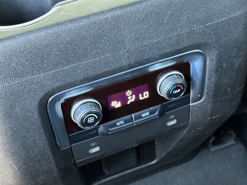 Used 2022 Chevrolet Suburban LT AWD/4WD image 44