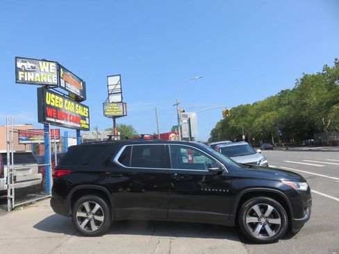 Used 2021 Chevrolet Traverse LT w/ LT Premium Package AWD/4WD image 9