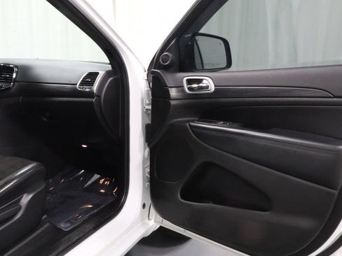Used 2020 Jeep Grand Cherokee Altitude AWD/4WD image 15