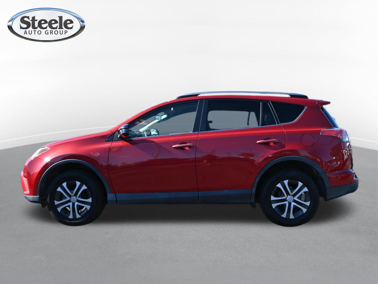 Used 2017 Toyota RAV4 LE FWD image 4
