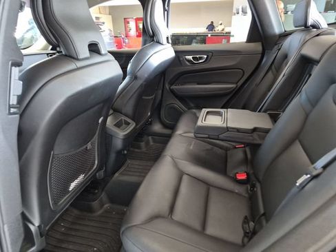 Used 2020 Volvo XC60 T6 Momentum AWD/4WD image 6