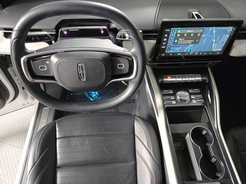 Used 2024 Lincoln Nautilus Reserve w/ Equipment Group 202A image 14