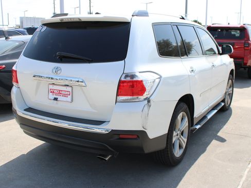 Used 2012 Toyota Highlander Limited w/ Tow Pkg FWD image 11