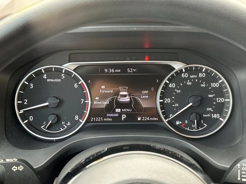 Used 2022 Nissan Rogue SV FWD image 24
