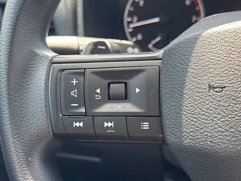 Used 2025 Nissan Rogue S AWD/4WD image 24