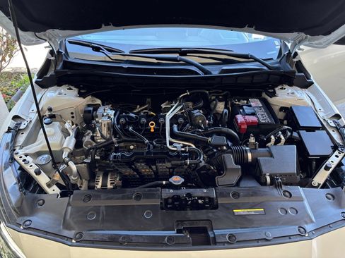 Used 2025 Nissan Altima 2.5 SV FWD image 33