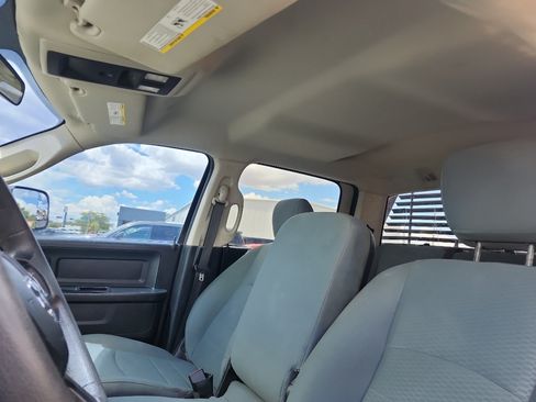 Used 2018 RAM 1500 Express AWD/4WD image 17
