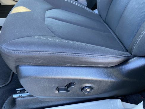 Certified 2022 Chrysler Voyager LX image 22