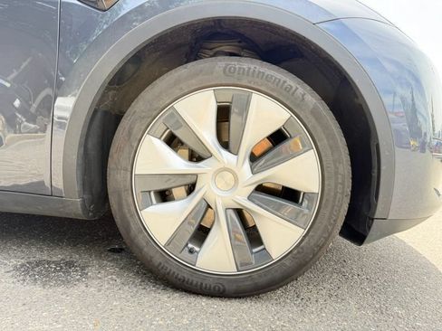 Used 2023 Tesla Model Y 2WD image 31