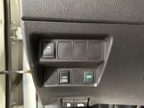 Used 2017 Nissan Rogue Sport SV AWD/4WD image 18