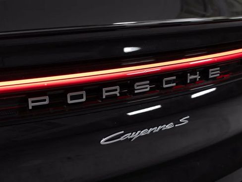 Certified 2025 Porsche Cayenne S AWD/4WD image 18
