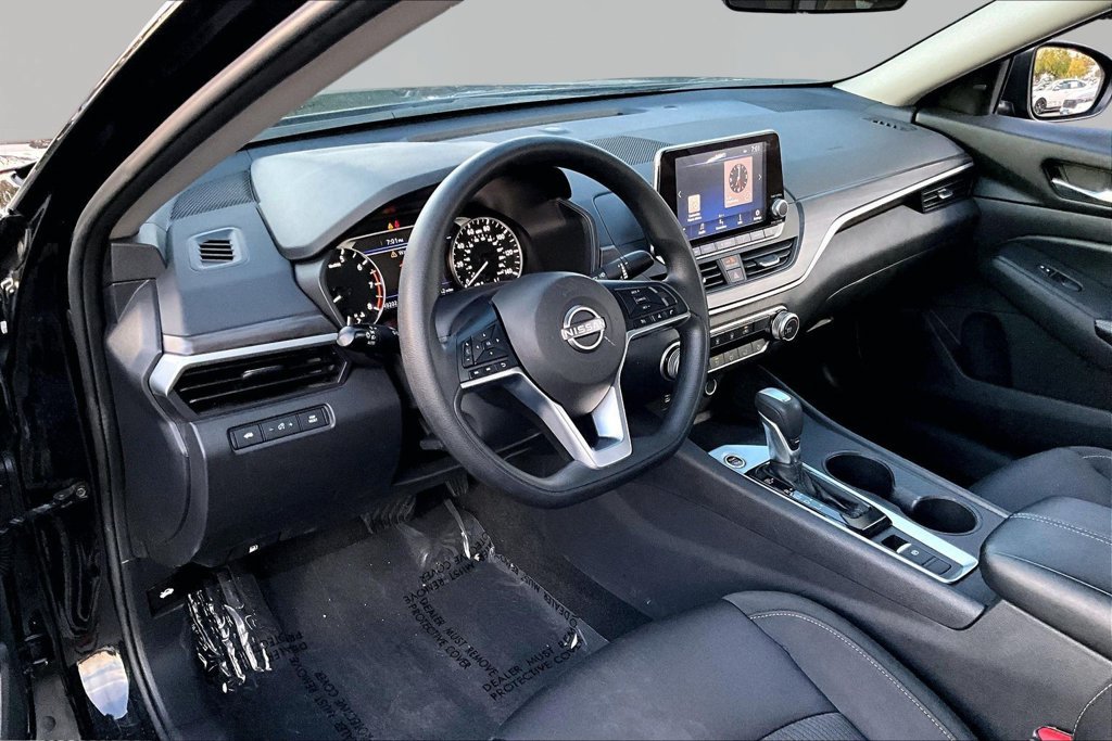 Used 2025 Nissan Altima 2.5 SV AWD/4WD image 14