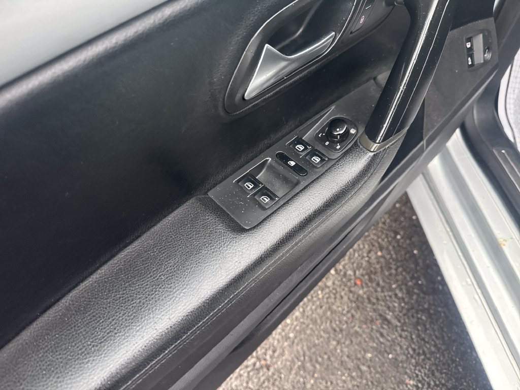 Used 2013 Volkswagen CC Sport FWD image 11