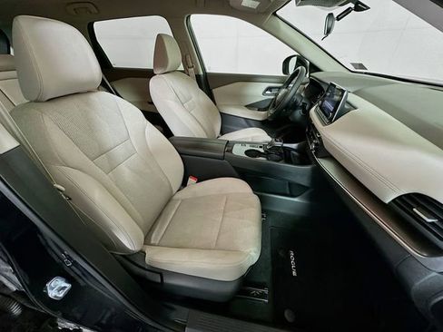 Used 2025 Nissan Rogue SV image 25