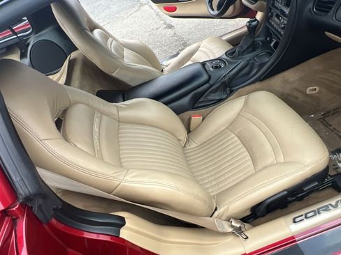 Used 2000 Chevrolet Corvette Coupe w/ Roof Pkg image 23