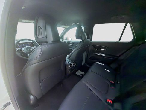 Used 2024 Mercedes-Benz GLC 300 4MATIC image 21
