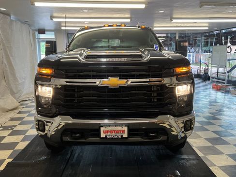 Used 2024 Chevrolet Silverado 2500 LT w/ All Star Edition AWD/4WD image 2