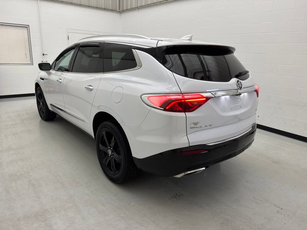 Used 2024 Buick Enclave Essence w/ Sport Touring Edition FWD image 4