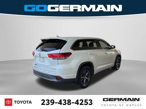 Used 2017 Toyota Highlander Plus AWD/4WD image 10