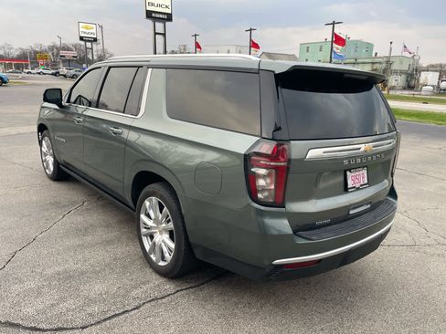 Used 2024 Chevrolet Suburban High Country image 3