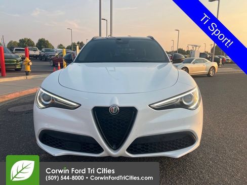 Used 2020 Alfa Romeo Stelvio Ti Sport w/ Quick Order Package 22S Sport AWD/4WD image 5
