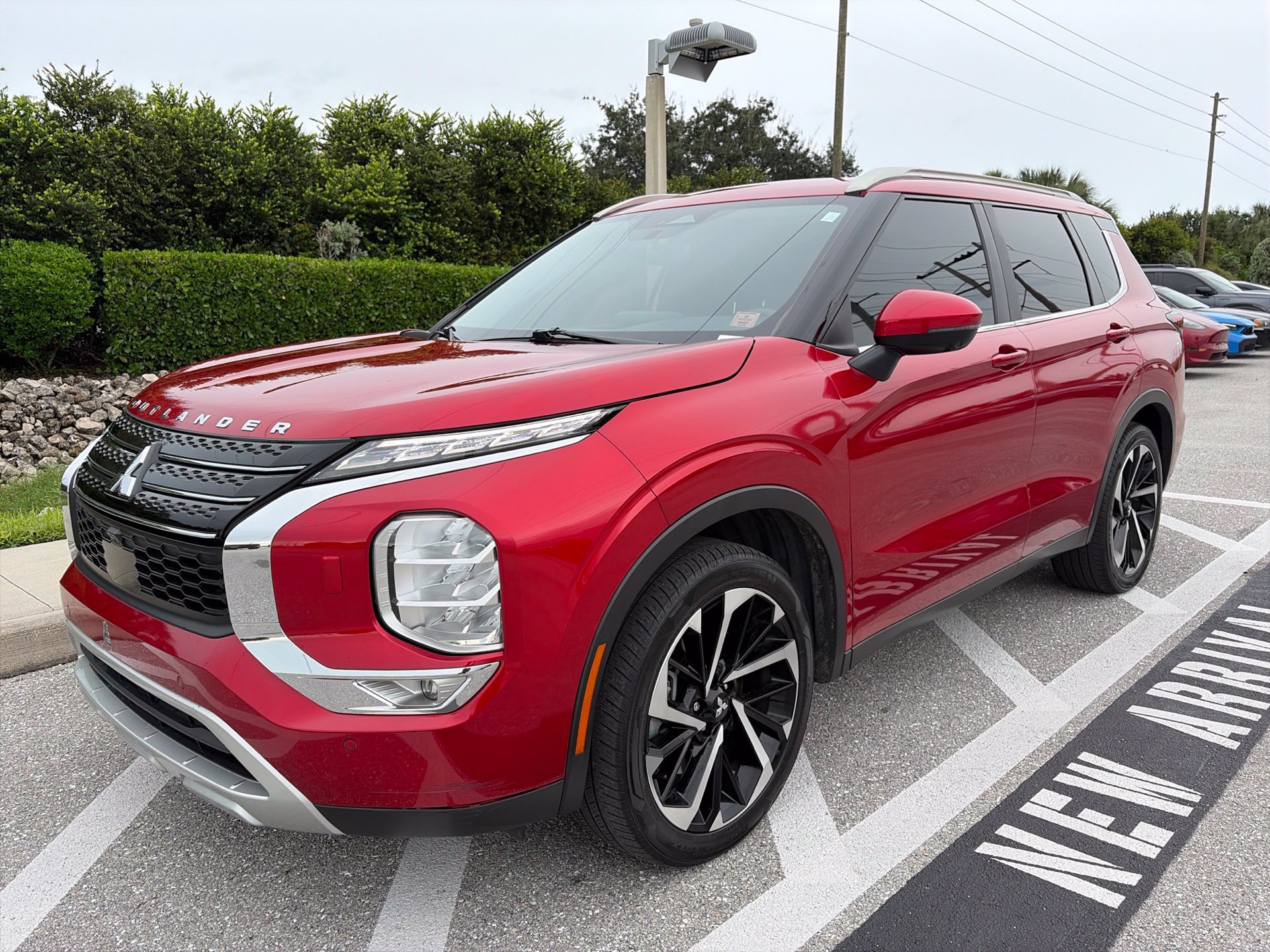 Used 2022 Mitsubishi Outlander SE AWD/4WD image 1