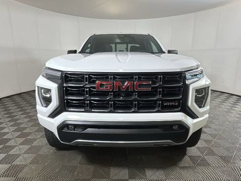 Used 2024 GMC Canyon AT4 w/ AT4 Premium Package AWD/4WD image 9