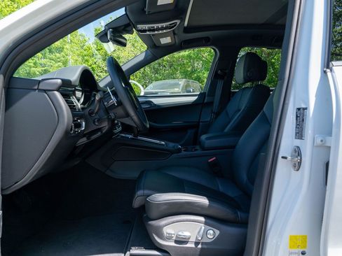 Certified 2026 Porsche Macan AWD/4WD image 25