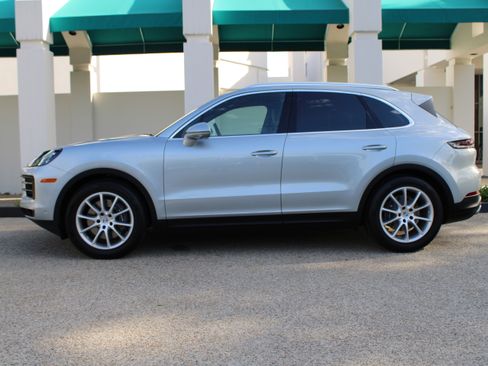 Certified 2025 Porsche Cayenne image 2