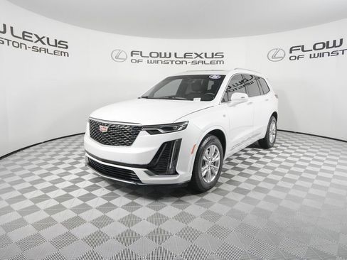 Used 2025 Cadillac XT6 Luxury FWD image 1