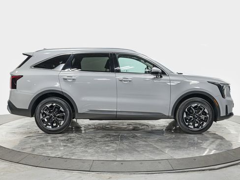 Used 2024 Kia Sorento S w/ Panoramic Sunroof Package AWD/4WD image 8