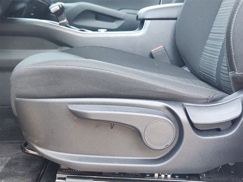 Certified 2025 Kia Sorento LX image 23