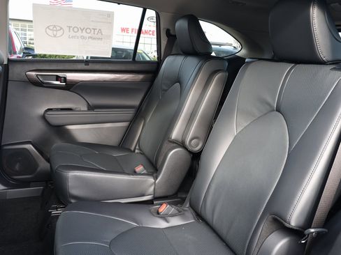 New 2026 Toyota Highlander Limited image 33