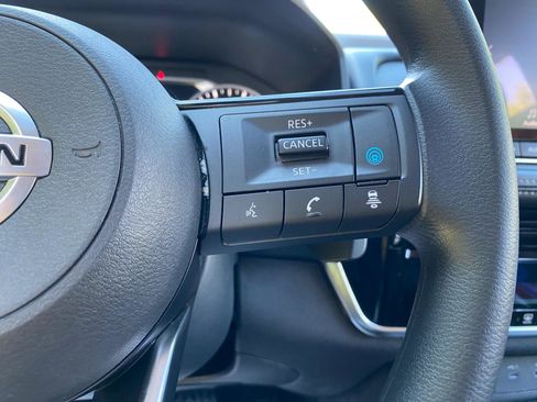 Used 2021 Nissan Rogue SV FWD image 60