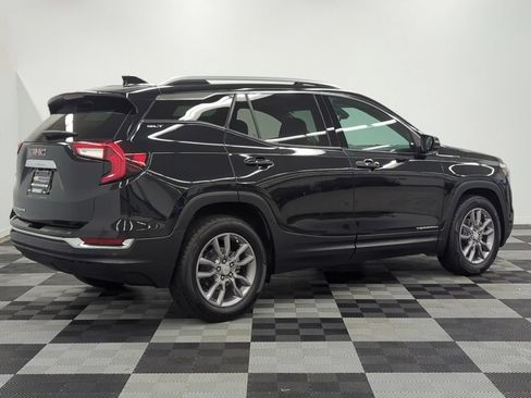 Used 2022 GMC Terrain SLT w/ Tech Package FWD image 7