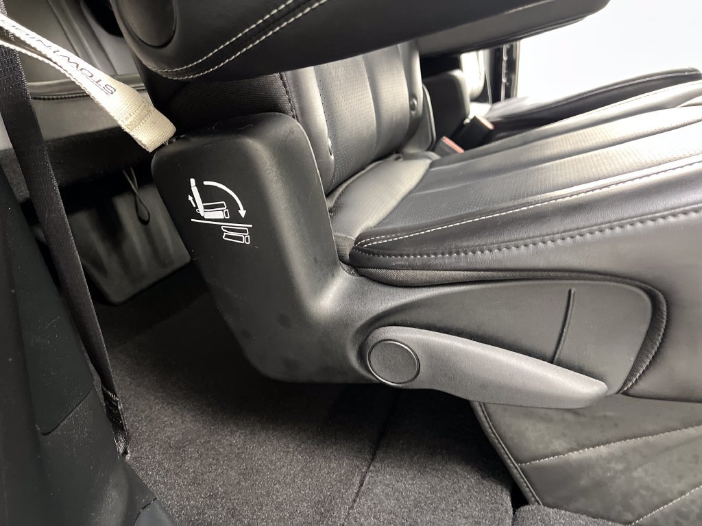 Used 2025 Chrysler Pacifica Select FWD image 30