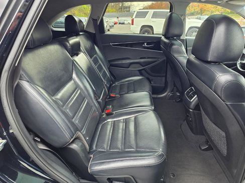 Used 2019 Kia Sorento EX image 17