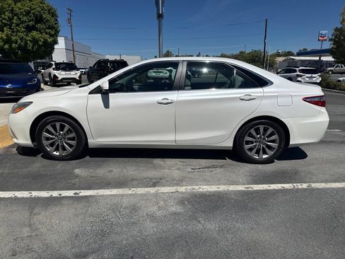 Used 2015 Toyota Camry XLE w/ Convenience Package FWD image 2