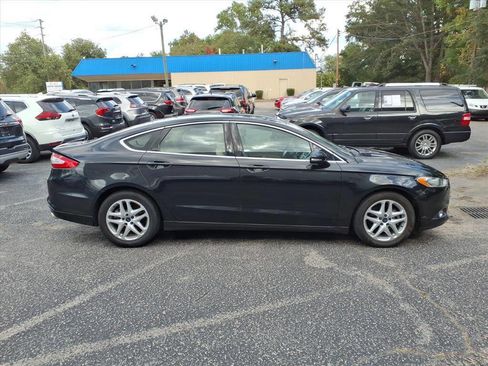 Used 2015 Ford Fusion SE w/ Equipment Group 202A image 2