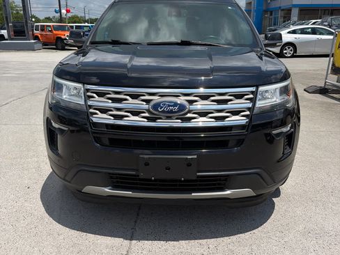 Used 2018 Ford Explorer XLT w/ Equipment Group 202A AWD/4WD image 3