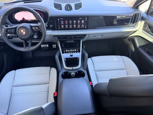 Used 2025 Porsche Cayenne S AWD/4WD image 23