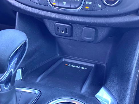 Used 2023 Chevrolet Traverse LT image 26