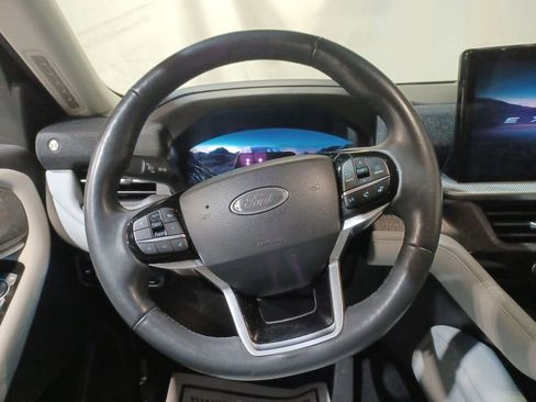 Used 2025 Ford Explorer Platinum w/ Ultimate Package AWD/4WD image 11