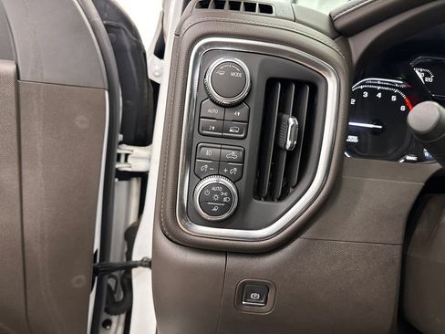 Used 2022 GMC Sierra 1500 SLT w/ SLT Premium Package AWD/4WD image 28