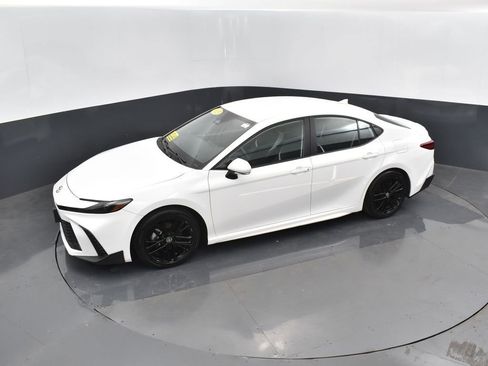 Used 2025 Toyota Camry SE image 44