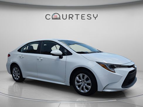 Certified 2024 Toyota Corolla LE FWD image 7