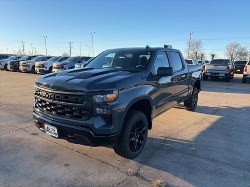 New 2026 Chevrolet Silverado 1500 Custom Trail Boss w/ LPO, Dark Essentials Package AWD/4WD image 2
